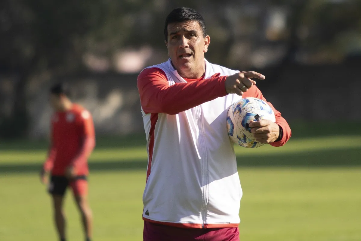 A MEJORAR. Campodónico sabe que el margen de error se achicó considerablemente y sólo sirve comenzar a ganar.