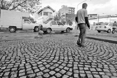 Recuerdos fotográficos: 2006: adoquines para “la última cuadra de tierra” del centro