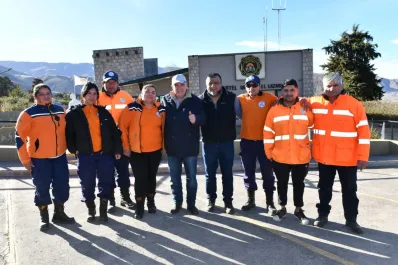 Estos son los momentos en que hay que estar a la par de quienes arriesgan la vida, dijo Jaldo tras sobrevolar el Cerro Muñoz