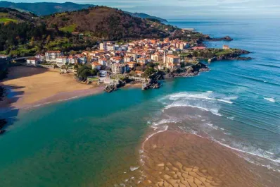 Mundaka, el encantador pueblo donde se rodó Ángela, la serie más vista de Netflix