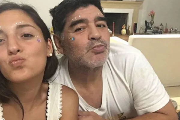 De qué vive Jana, la hija bajo perfil de Diego Maradona y por qué se fue del país
