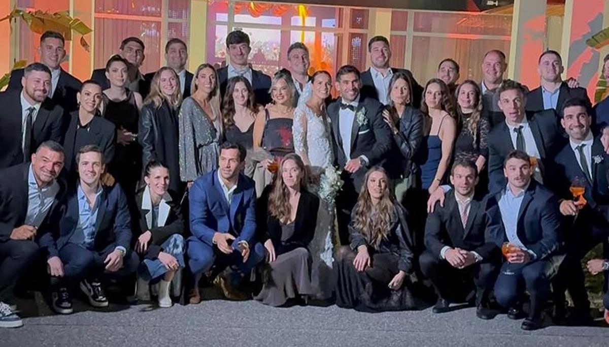 TODOS JUNTOS. Los Pumas y ex Pumas juntos en los festejos del amor de 