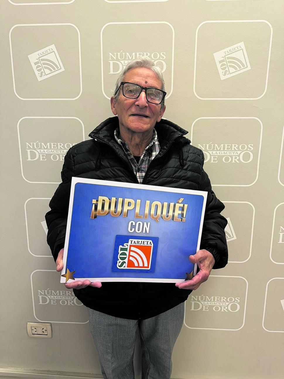 JUAN CARLOS BARRIONUEVO. Tiene 83 años, 4 hijos y 5 nietos.