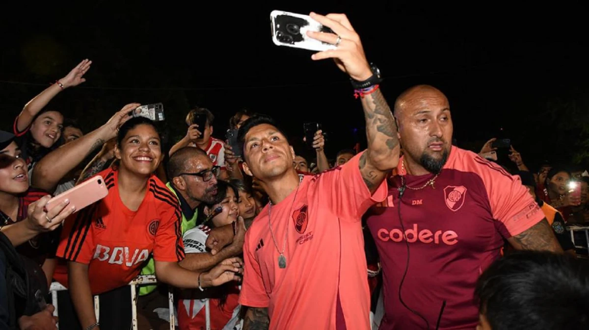 River llega a Santiago del Estero: la fiesta que organizan los hinchas para recibir al plantel