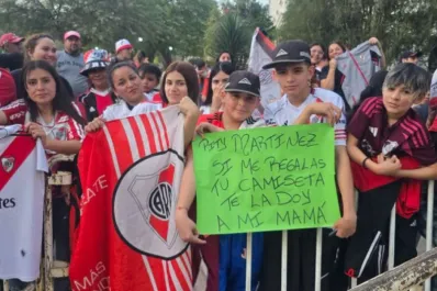River Plate confirmó los convocados para enfrentar a San Martín de Tucumán mientras una multitud los espera