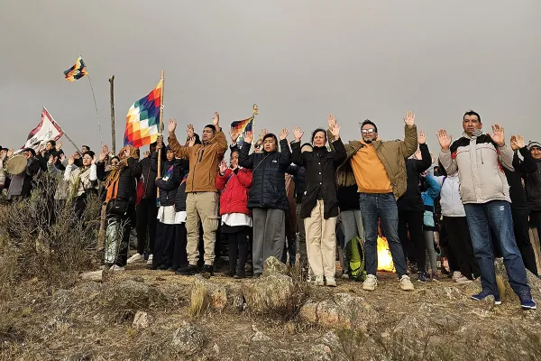 Con viento y fuego se honró a la Pachamama en el cerro El Pelao