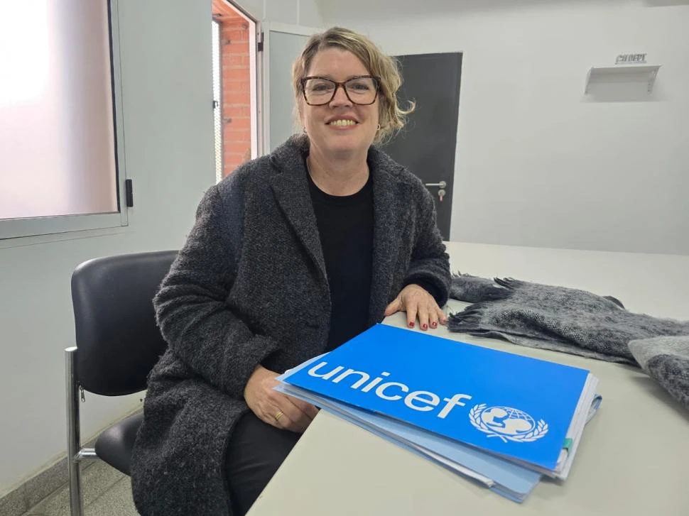EN TUCUMÁN. Steinberg trabaja con la escuela secundaria.