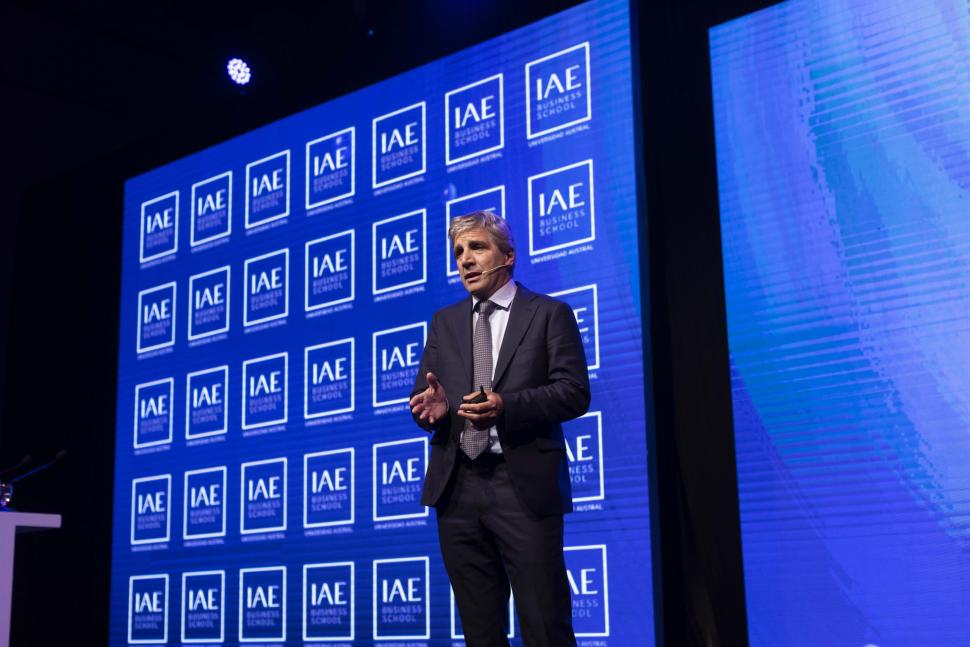 El dólar se toma un respiro tras una semana de turbulencias