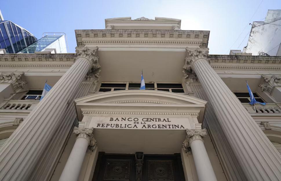 El dólar se toma un respiro tras una semana de turbulencias