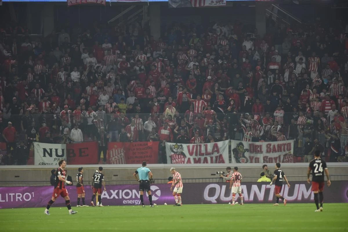 Los hinchas cirujas no paran de alentar