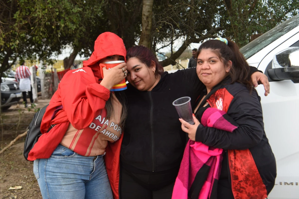 RECIÉN CONOCIDAS. Antonella, Florencia, Jessica y Mishu (que prefirió no posar) sienten que se conocen de toda la vida.