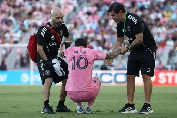 Messi encendió las alarmas: se lesionó y dejó el campo en el debut de la Leagues Cup