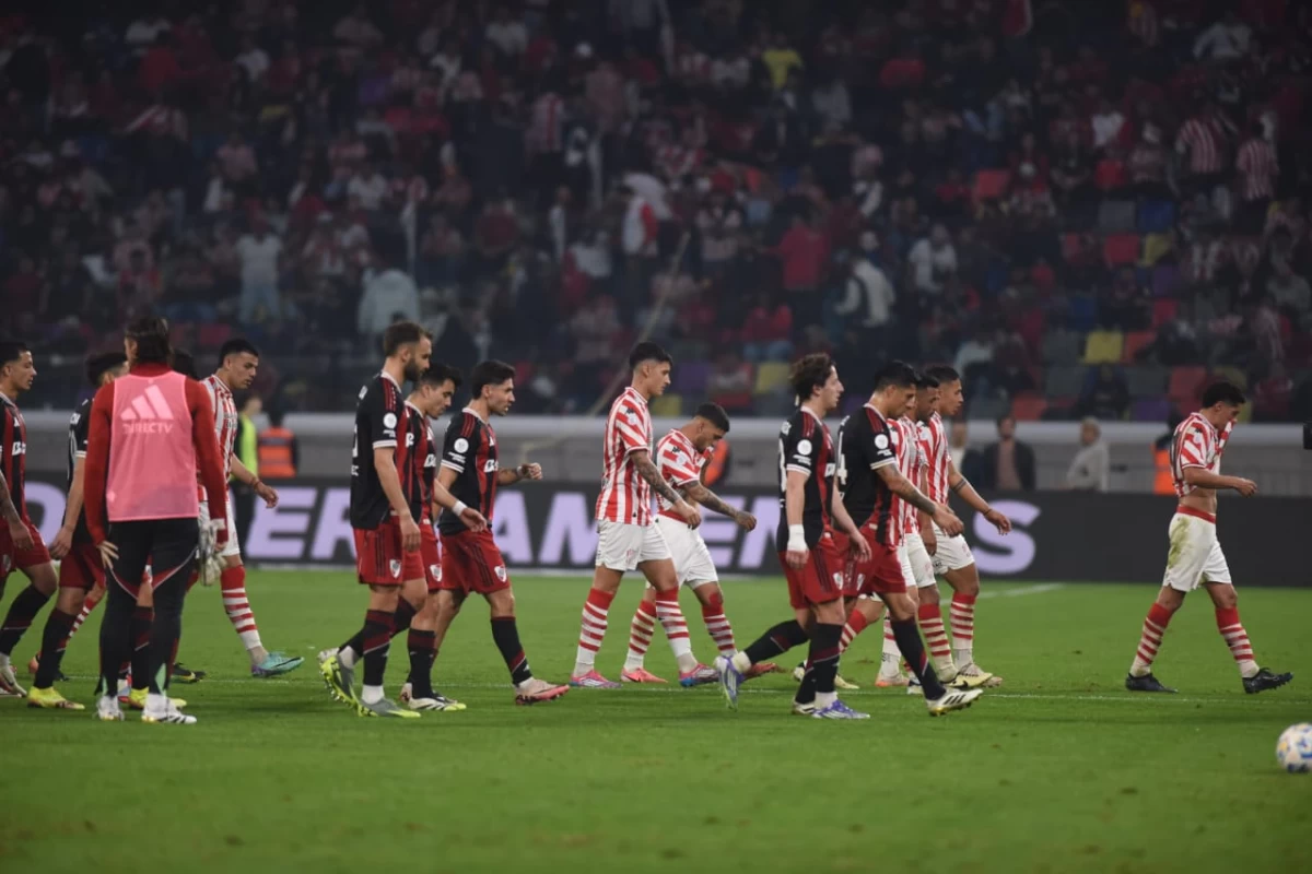 Noche de entrega: el uno por uno de San Martín de Tucumán ante River en Santiago