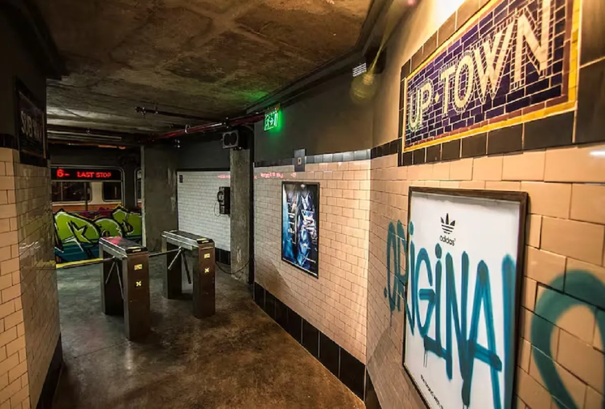 Toda la ambientación de Uptown gira en torno al subte neoyorquino.