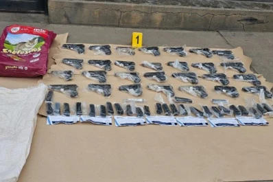 ¿Ladrones arrepentidos? Desde una moto arrojaron una bolsa con las armas robadas de Canigó