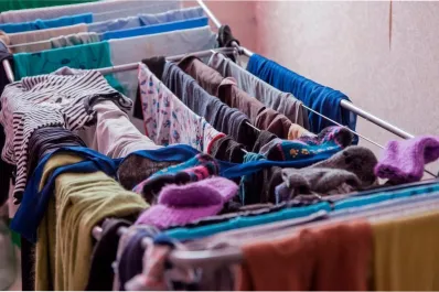 Un estudio advierte los peligros de secar la ropa dentro de casa