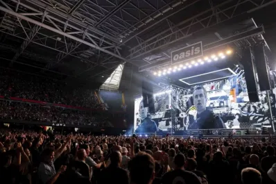 Tragedia en un show de Oasis: un hombre murió tras caer de una tribuna