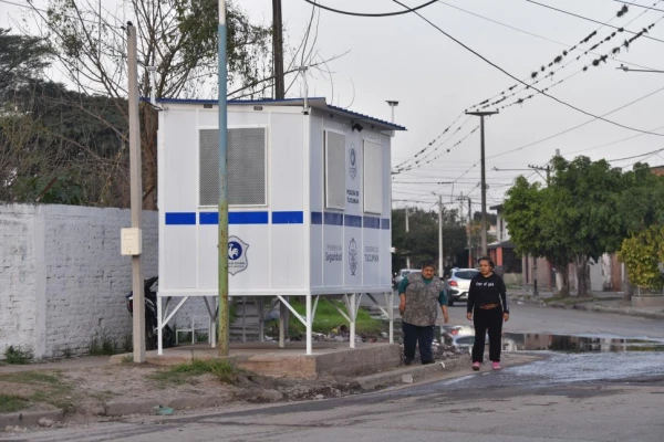 Con 107 garitas y recorridos, los robos se redujeron un 50% en Capital, según la Policía