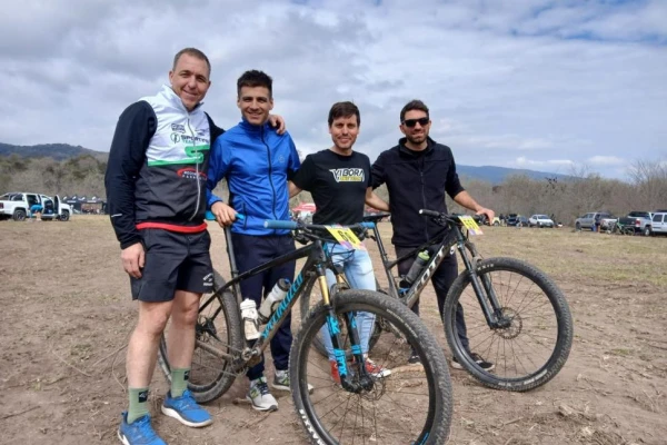 De las cuatro a las dos ruedas: se bajaron del auto de rally para montarse en la bicicleta