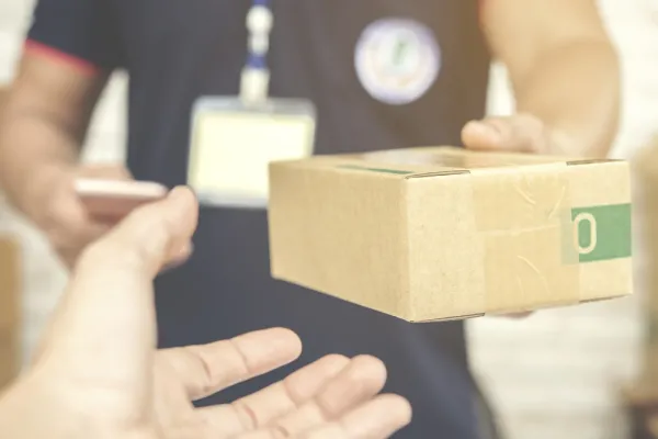 Estafan por 300.000 euros a Amazon España con falsas devoluciones: así funcionaba el fraude, según la Policía