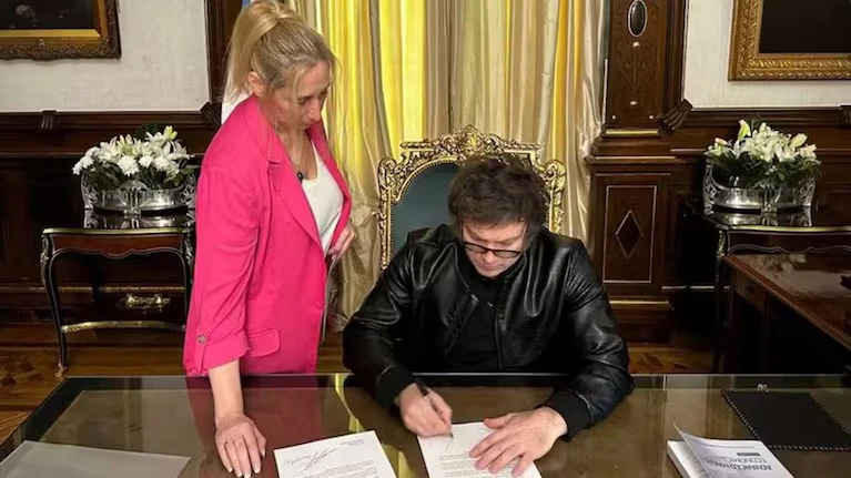 El Gobierno de Milei vetó oficialmente las leyes de aumento a jubilados y emergencia en discapacidad