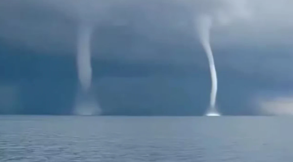 Trombas marinas causaron pánico entre turistas que disfrutaban de la playa en Italia