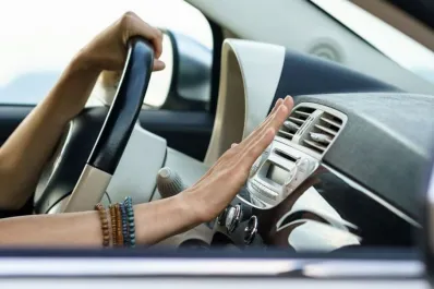 El truco japonés para enfriar el coche en segundos sin encender el aire acondicionado