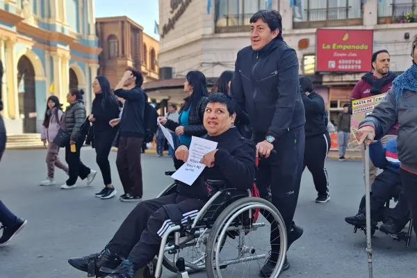 Protesta en Tucumán contra el veto de Milei a la Ley de Discapacidad: “Estamos de luto”