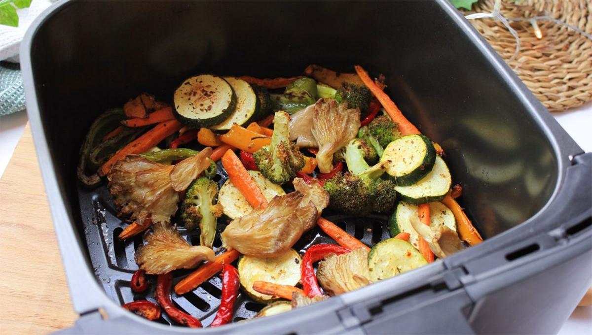 CRIJIENTES. Las verduras se pueden cocinar en una airfryer aunque es aconsejable evitar las hojas verdes.
