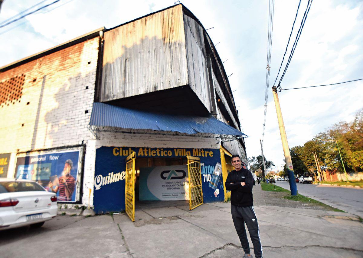 SU ESQUINA EN EL MUNDO. El DT posa en Cochabamba y Chacabuco en Tafí.