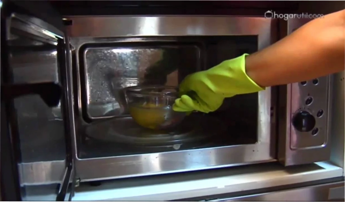 La importancia de limpiar el filtro del microondas.