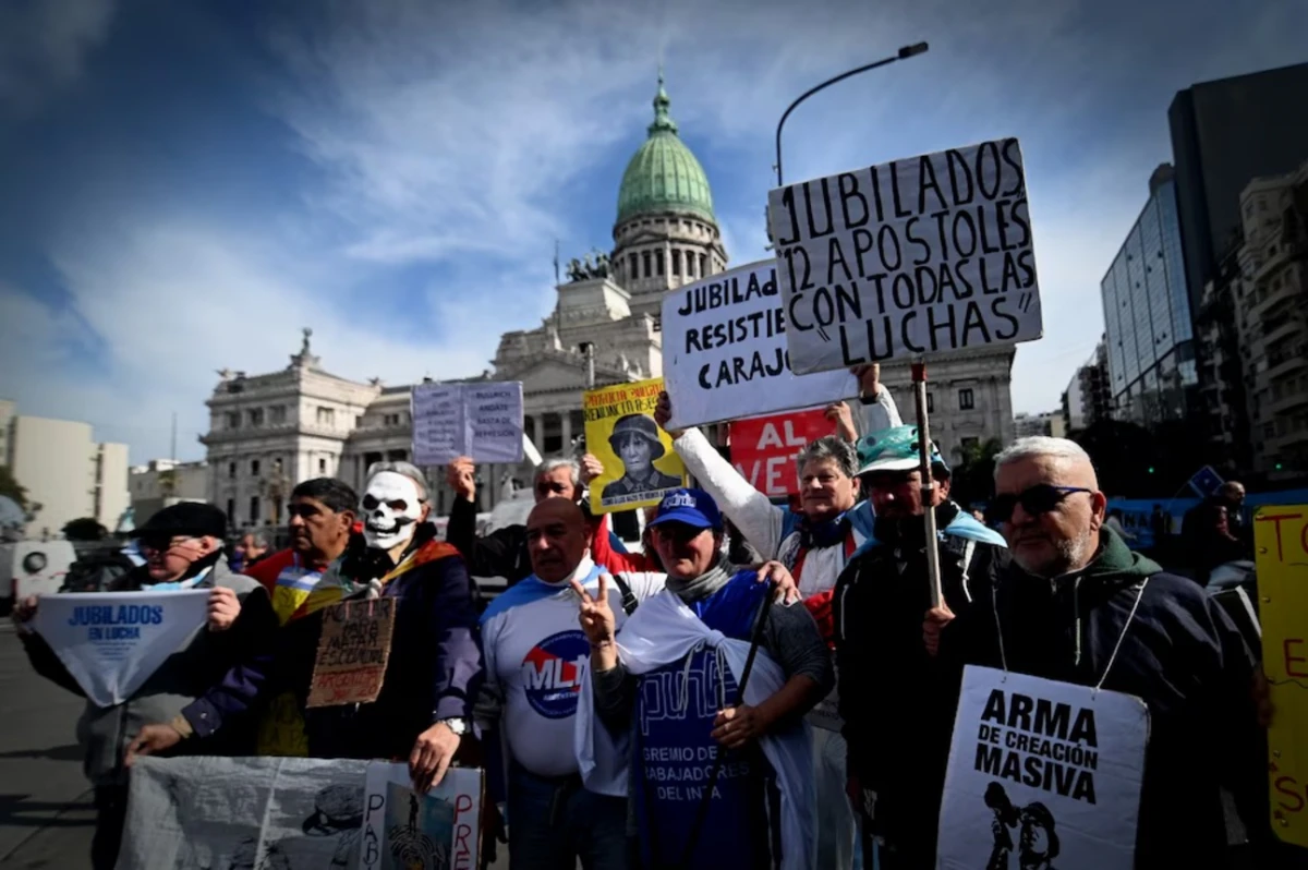 Tensión en el Congreso: marchan jubilados, universitarios y trabajadores del Hospital Garrahan