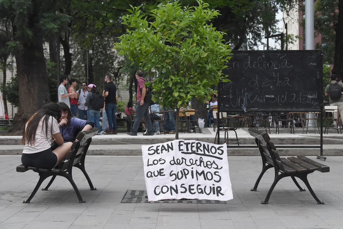 PARO TOTAL EN EL PAÍS. El gremio tucumano advierte que el desfinanciamiento impacta en la calidad educativa y la permanencia estudiantil. / ARCHIVO LA GACETA