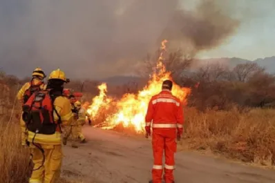 Aprehendieron a dos hombres acusados de provocar incendios rurales en Tucumán