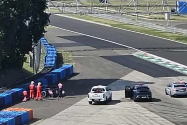 Impacto y remolque: el video que muestra cómo fue retirado el Alpine de Franco Colapinto tras el choque en Hungría