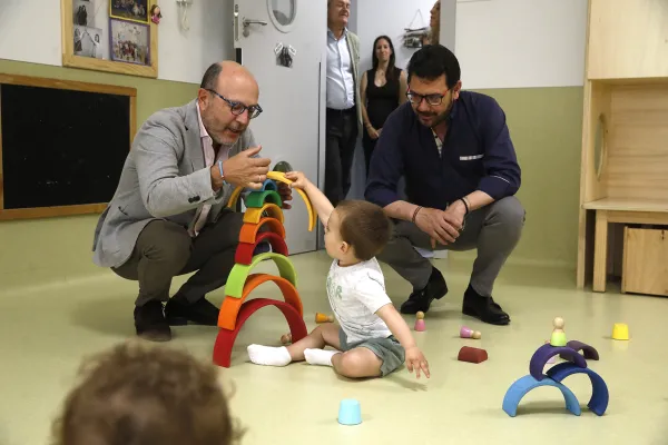 La ayuda de 500 euros por hijo que ya se puede solicitar en Madrid: requisitos, plazos y cómo pedirla