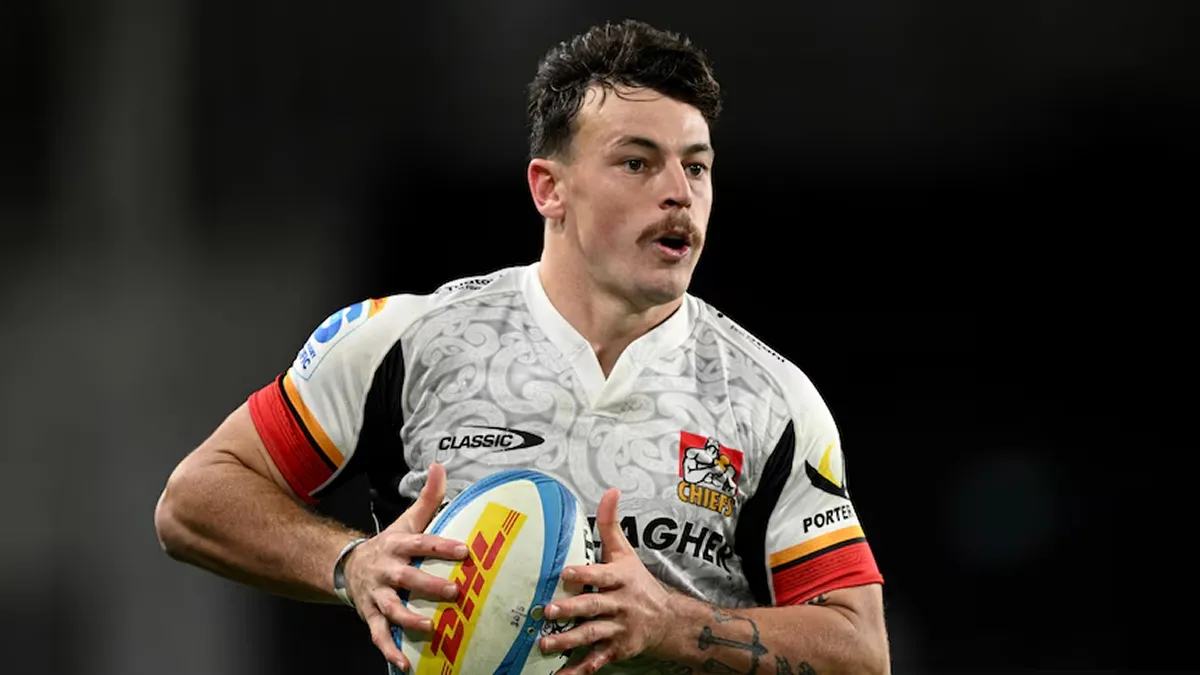 FUE SOLO UN SUSTO. Leroy Carter casi pierde la posibilidad de viajar con los All Blacks luego de un insólito imprevisto con su mascota