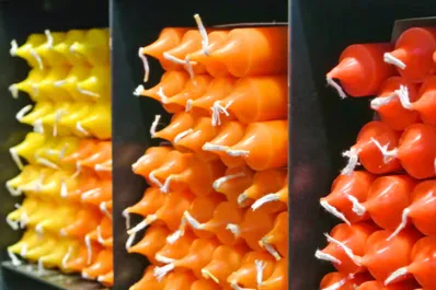 Qué color de vela usar según tu petición espiritual y su significado