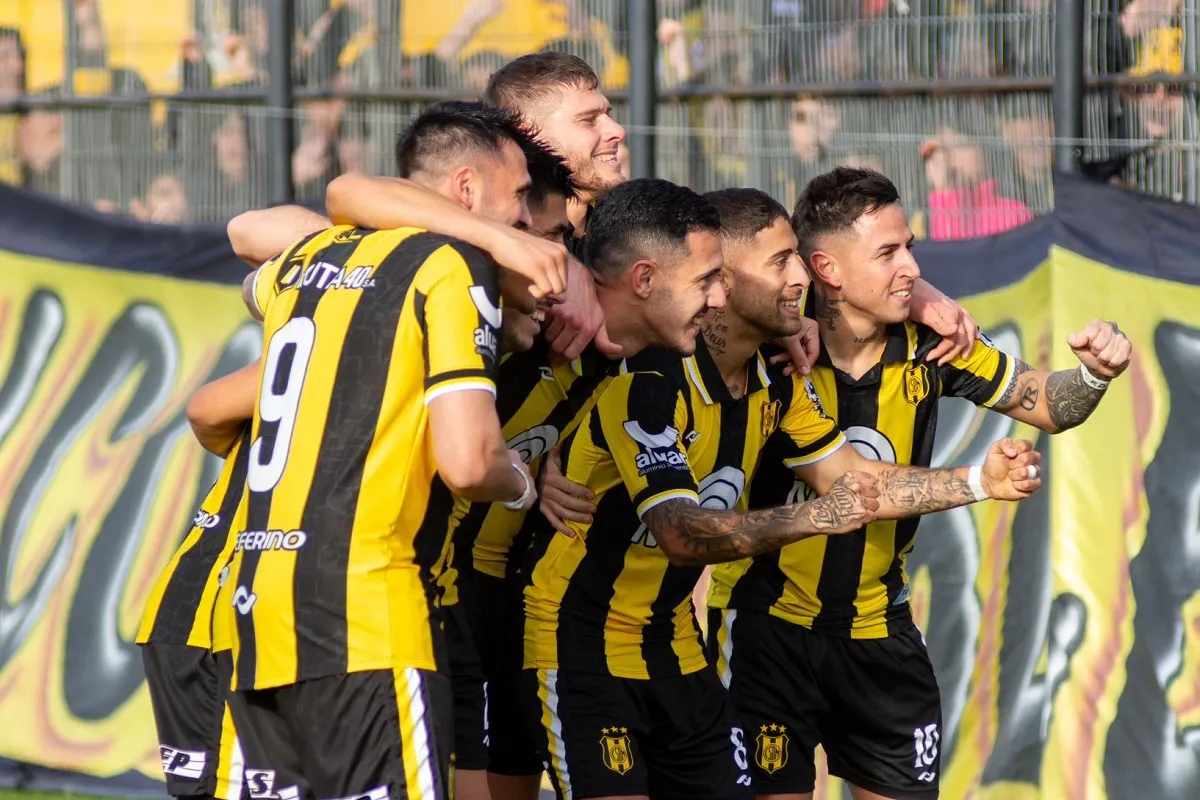 Entre el invicto y la polémica, el líder Deportivo Madryn se prepara para recibir a San Martín