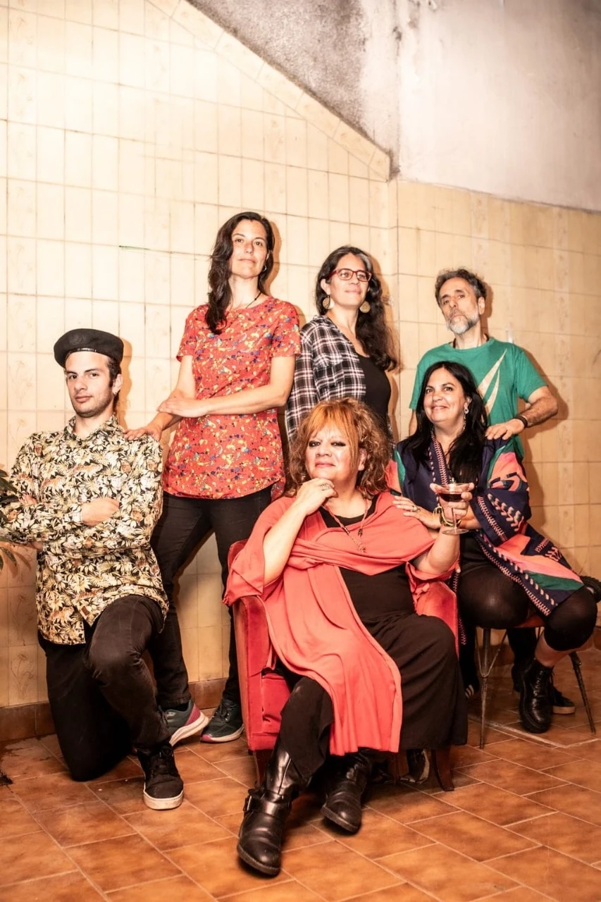 EN VIVO. Susy Shock combina ritmos latinoamericanos en sus composiciones.