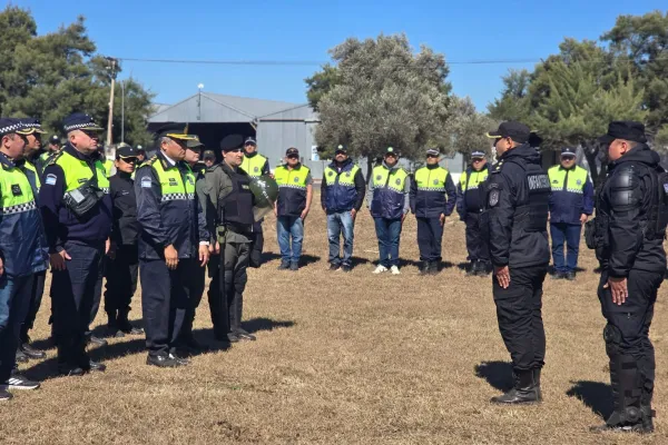 Más de 200 policías controlan el ingreso de los hinchas de Rosario Central a Tucumán
