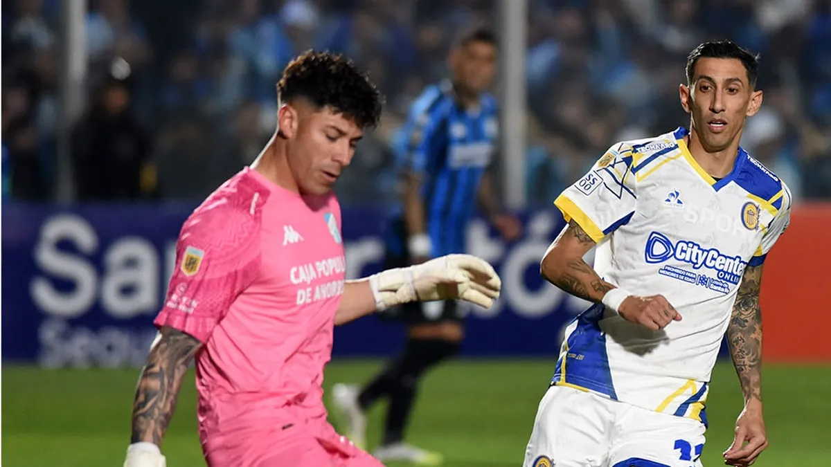 FIRME TITULAR. Matias Mansilla no tuvo muchas intervenciones en el partido frente a Central pero se mostró firme y mantiene su regularidad en el equipo titular.