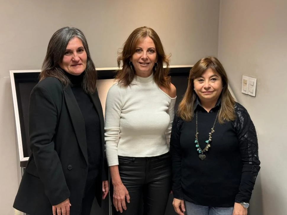 EN LA GACETA. Carreras, López de Martín y Abate son psicólogas y docentes de la Facultad. Están abocadas a la organización del Congreso.