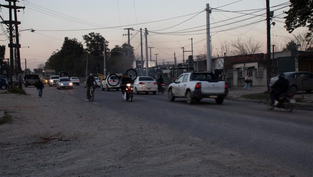 TRÁNSITO INTENSO. El Camino del Perú, desbordado de vehículos, es una postal cotidiana de San José.