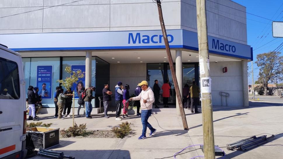 BANCO MACRO. Hay además escuelas y una patrulla motorizada.