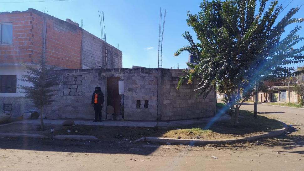 CUSTODIA POLICIAL. La casa de Jurado, en el sector 8 de Marzo.