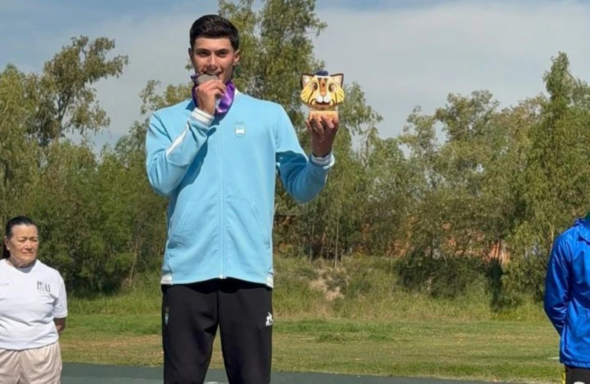 EMOCIONADO. “No tengo palabras para describir este momento. Esta medalla es muy importante”, dijo el tucumano Joaquín Cisneros (h).
