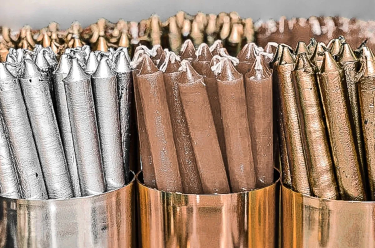 Para qué sirven las velas doradas y plateadas: significado, usos y rituales