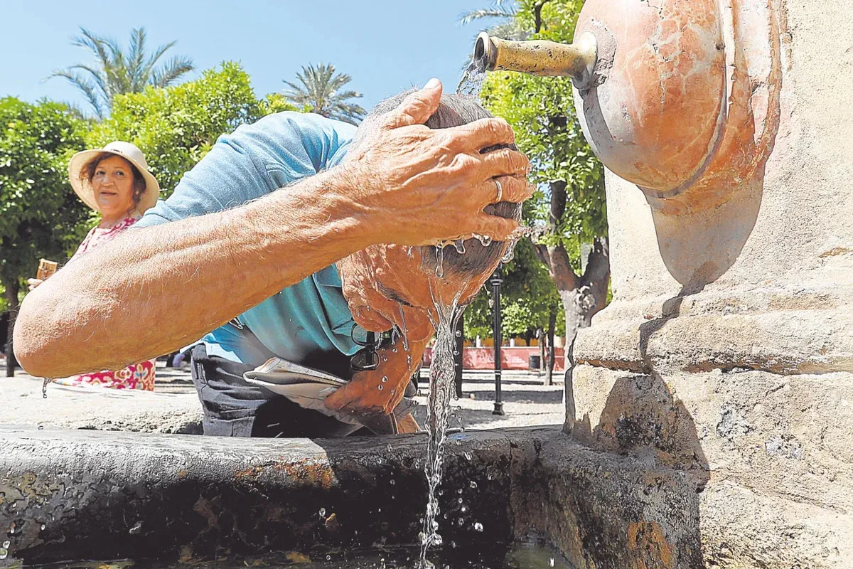 Andalucía registra dos muertes por golpes de calor: un joven de 22 años y una mujer de 61