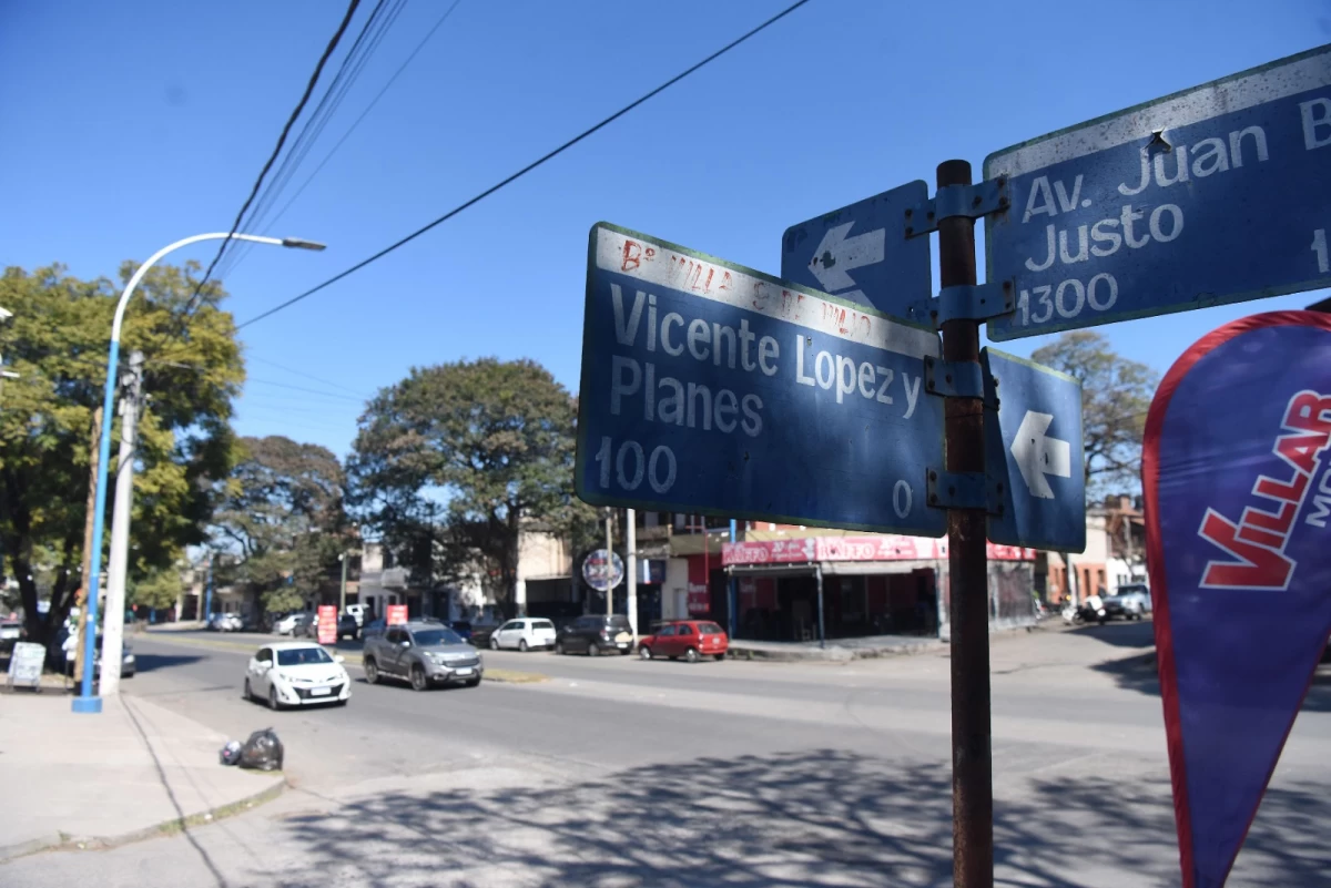 LA ESQUINA DEL CONFLICTO. En la intersección entre Juan B. Justo y López y Planes comenzaron los disturbios entre los hinchas de Atlético y Rosario Central.